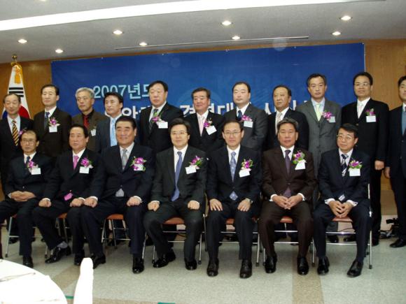 1월 10일 한국해운조합 사옥에서 개최된 '연안해운 경영대상 시상식'관계자들과 수상자들의 기념촬영