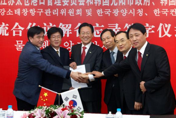 광양항은 지난해 12월 중국 쑤저우의 타이창항과 포트 얼라이언스를 체결하고 신규 정기항로 개설을 위한 협의를 지속하고 있다