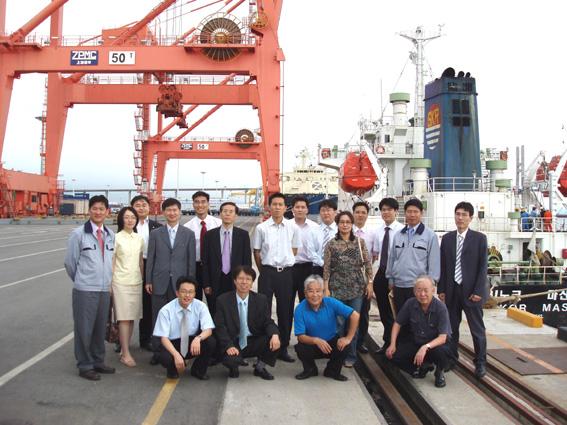 한국해사문제연구소 해운물류교육원에서 주최하는 평택항 시찰이 7월 5일 교육원장과 교육생들이 참가한 가운데 진행되었다.