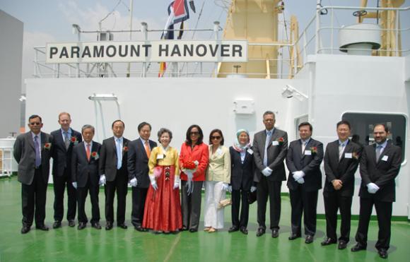 성동조선해양이 5월 11일과 14일 양일간 선박 4척의 명명식을 가졌다. 성동조선해양에 따르면 11일 오전에는 말레이시아 국영선사인 MISC의 탱커 자회사 AET사에서 수주한 11만 5,000dwt급 원유운반선의 명명식을 열고, 말레이시아 국영석유회사인 페트로나스의 CEO이자 AET사 사주의 부인에 의해 ‘파라마운트 하노버(Paramount hanover)’로 이름 붙여졌다. 이 날 명명된 11만 5,000dwt급 원유운반선은 성동조선해양이 건조한 첫 원유운반선으로 길이 249.9m, 폭 44m, 높이 21m로 평균 14.7노트의 속도를 가지고 있다.